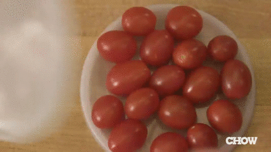 Cara memotong tomat ceri dengan cepat